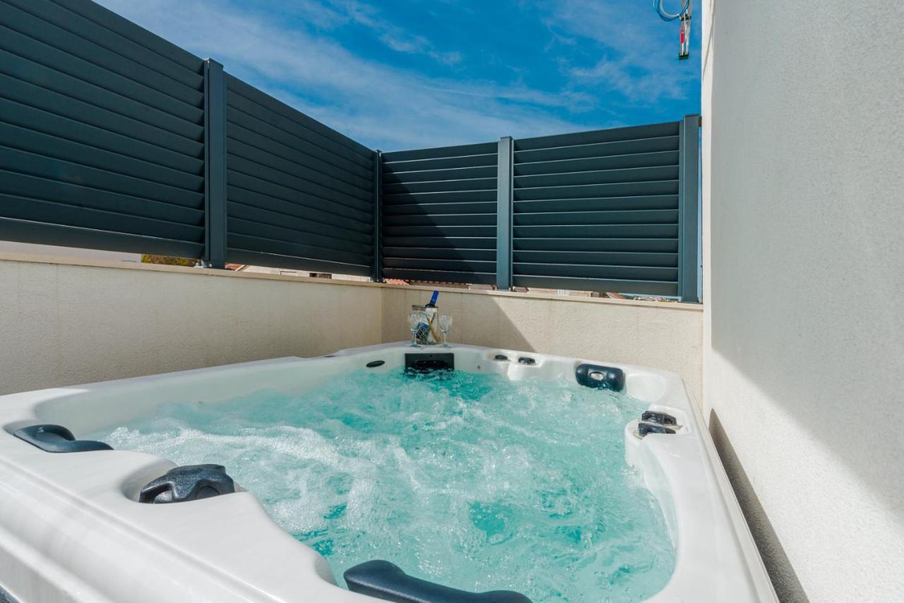 New Deluxe Jacuzzi Apartment Ana ดูบรอฟนิก ภายนอก รูปภาพ